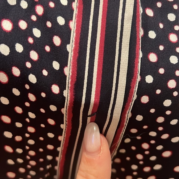 Stretch silk dark navy with double layer cross grain collar. Snap placket - Picture 5 of 9